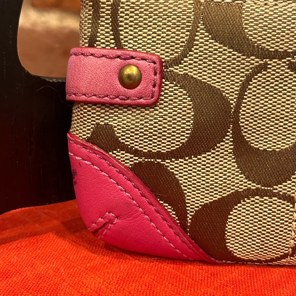 Coach Signature Canvas Wristlet Wallet – Pink Leather Trim Buckle Accent Pouch - Picture 4 of 13